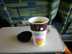 上越新幹線Ｍａｘとき号の２つの紙コップコーヒー